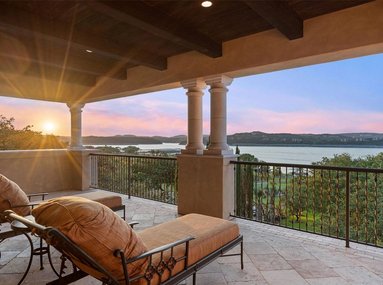  Timeless Character Of An Italian Lakeside Villa 