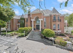 REFINED LUXURY; AN ARCHITECTURAL MASTERPIECE OVERLOOKING THE FAIRWAYS