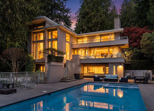 Gated, West-Facing Hunts Point Residence