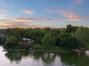 The Ultimate Lakefront Lifestyle