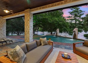 CASCADES ON LAKE AUSTIN