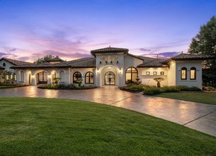 Extraordinary Estate On Lake Austin