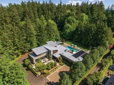 MODERN ARCHITECTURAL ESTATE ON 1 ACRE