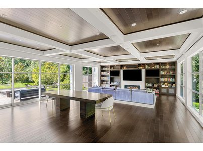 MODERN ARCHITECTURAL ESTATE ON 1 ACRE