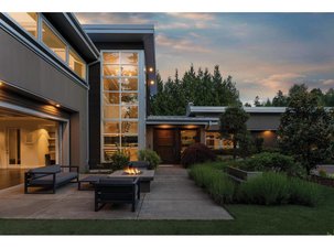 MODERN ARCHITECTURAL ESTATE ON 1 ACRE