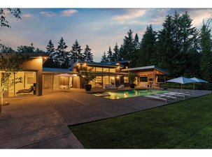 MODERN ARCHITECTURAL ESTATE ON 1 ACRE