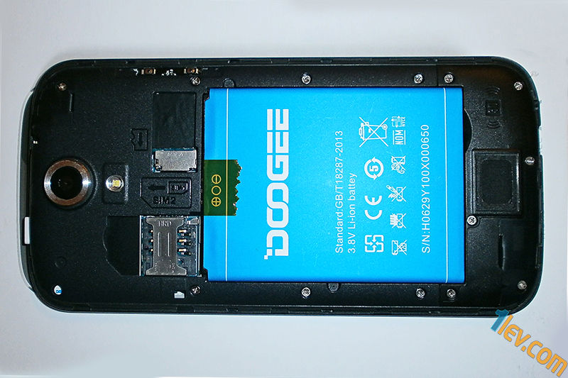 батерия Doogee Nova Y100X - свалете лепенката преди първо включване