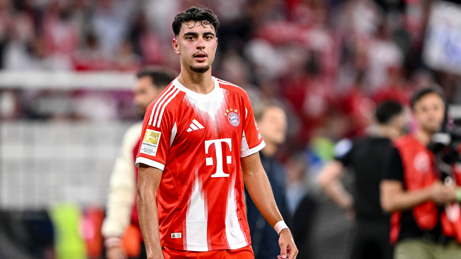 aleksandar-pavlovic-bayern-25-26-1.jpg