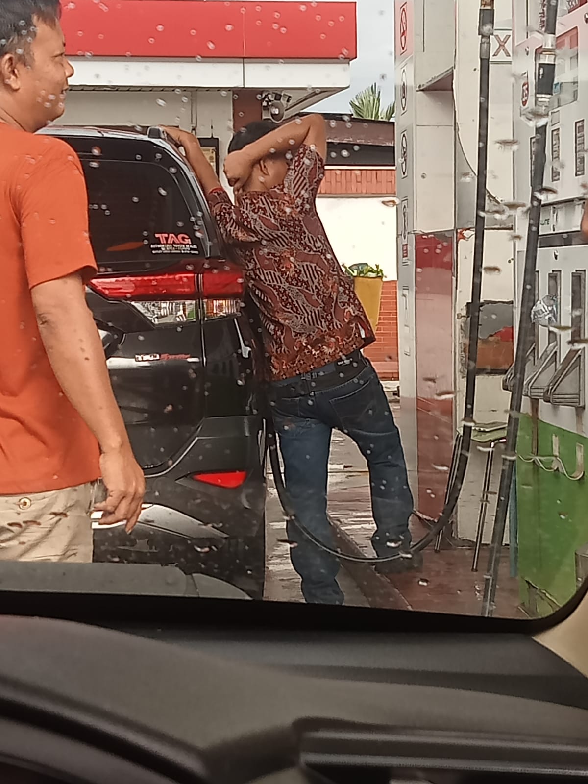 Isi Pertalite Lewat Pintu Belakang! Modus Licin di SPBU Marga Mulya Terbongkar, Pertamina Diminta Turun Tangan