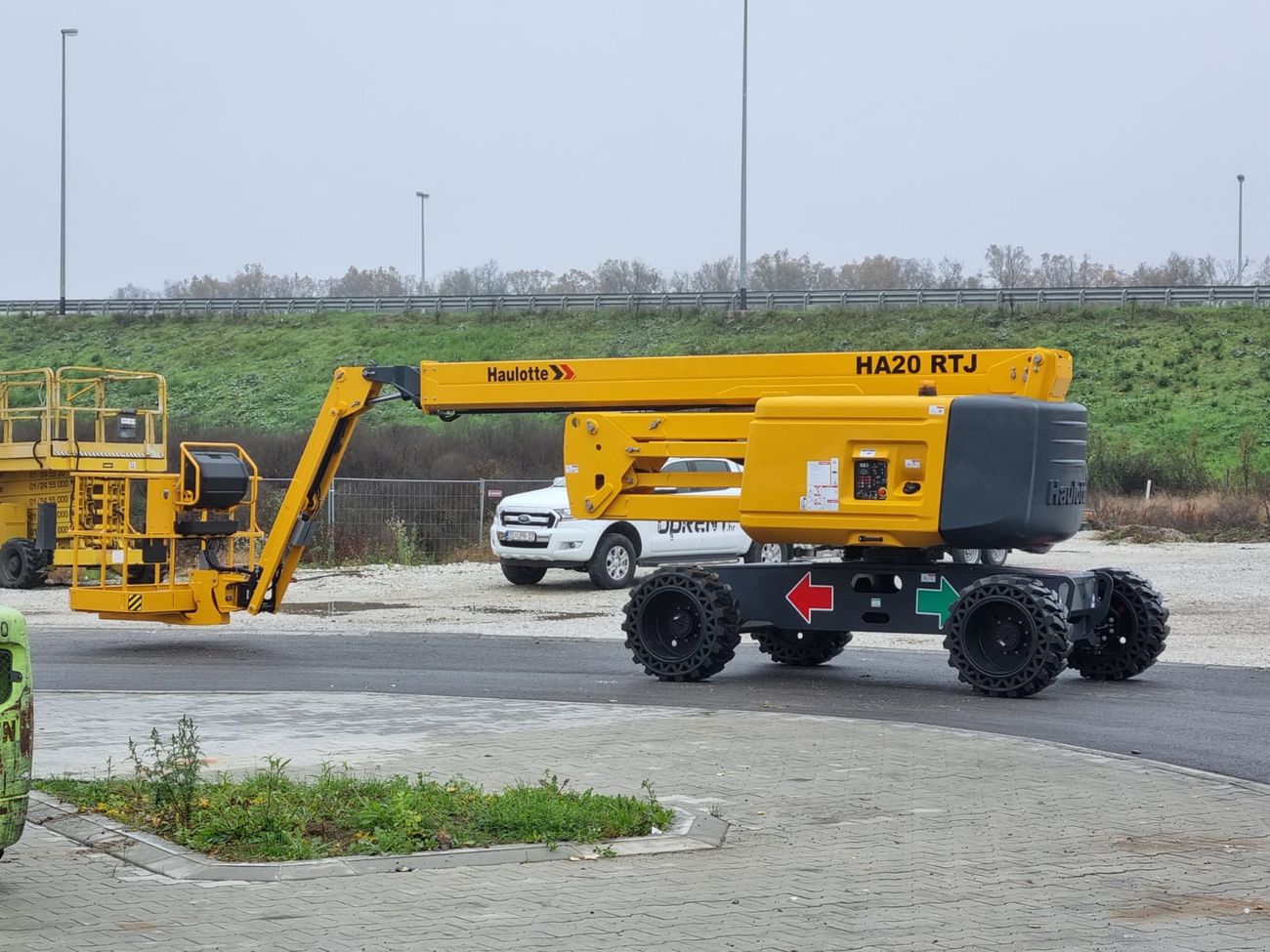 ZGLOBNA DIZEL PLATFORMA Haulotte 20 m (RP) slika