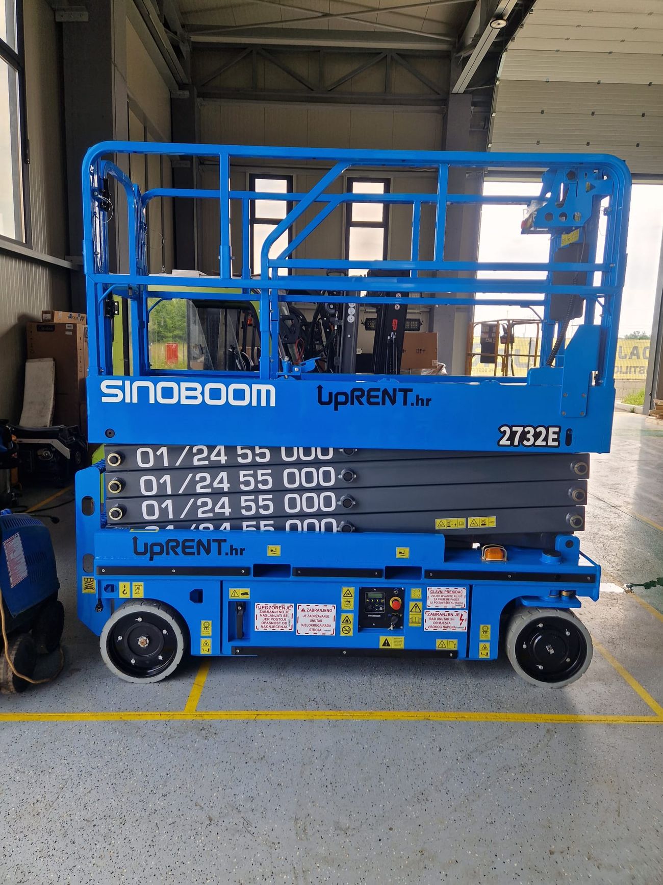 VERTIKALNA ELEKTRO PLATFORMA  slika