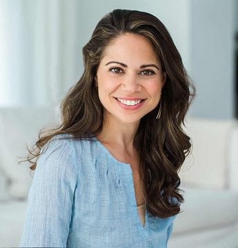 Picture of Stephanie Middleberg smiling at the camera.