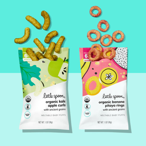 Two bags of puffs side-by-side: organic kale apple curls, and organic banana pitaya rings.