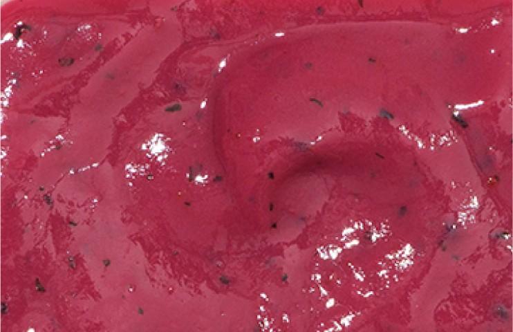 Close up of a Banana and Pitaya Babyblend showing two ingredient combos typical of Stage 2