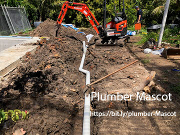 Plumber in Mascot