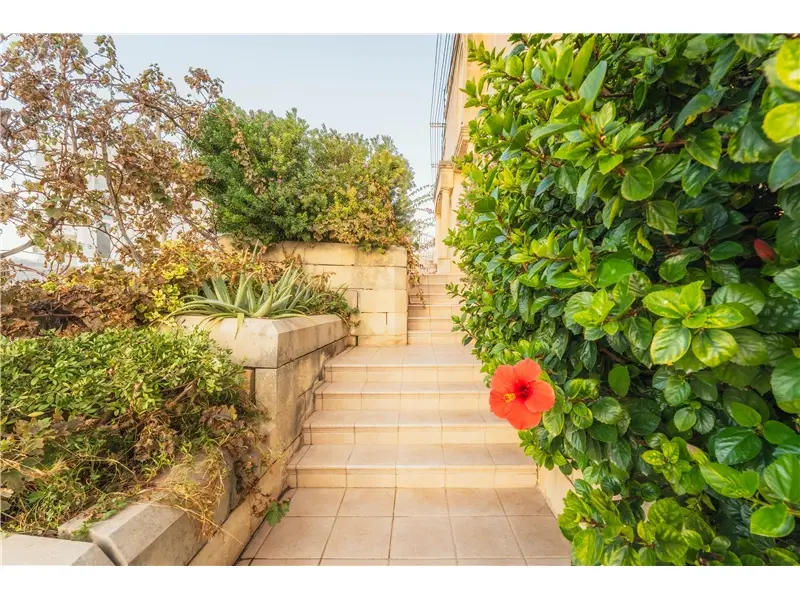 3 Bedroom Apartment in San Gwann with Garden - Main View