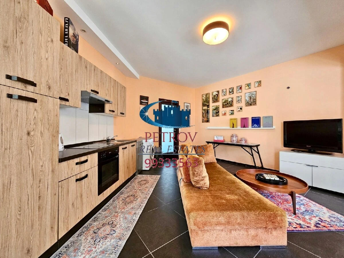 Spacious 2 Bedroom Apartment in Ta Xbiex with Distant Sea View - View 5