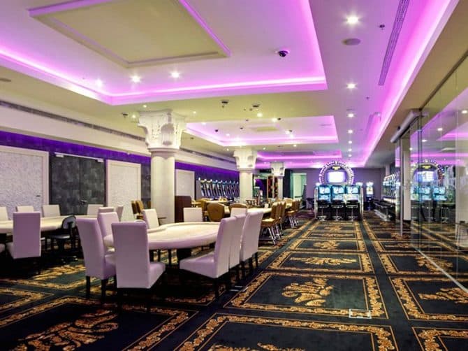 Platinum Casino Split poker room