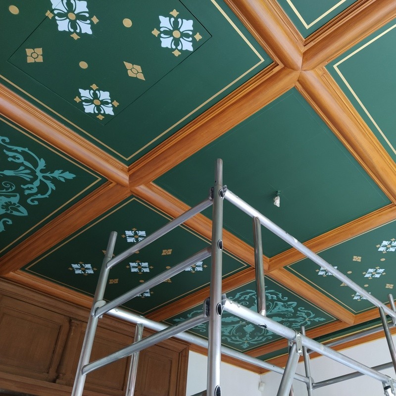 Vue d'ensemble de la décoration du plafond