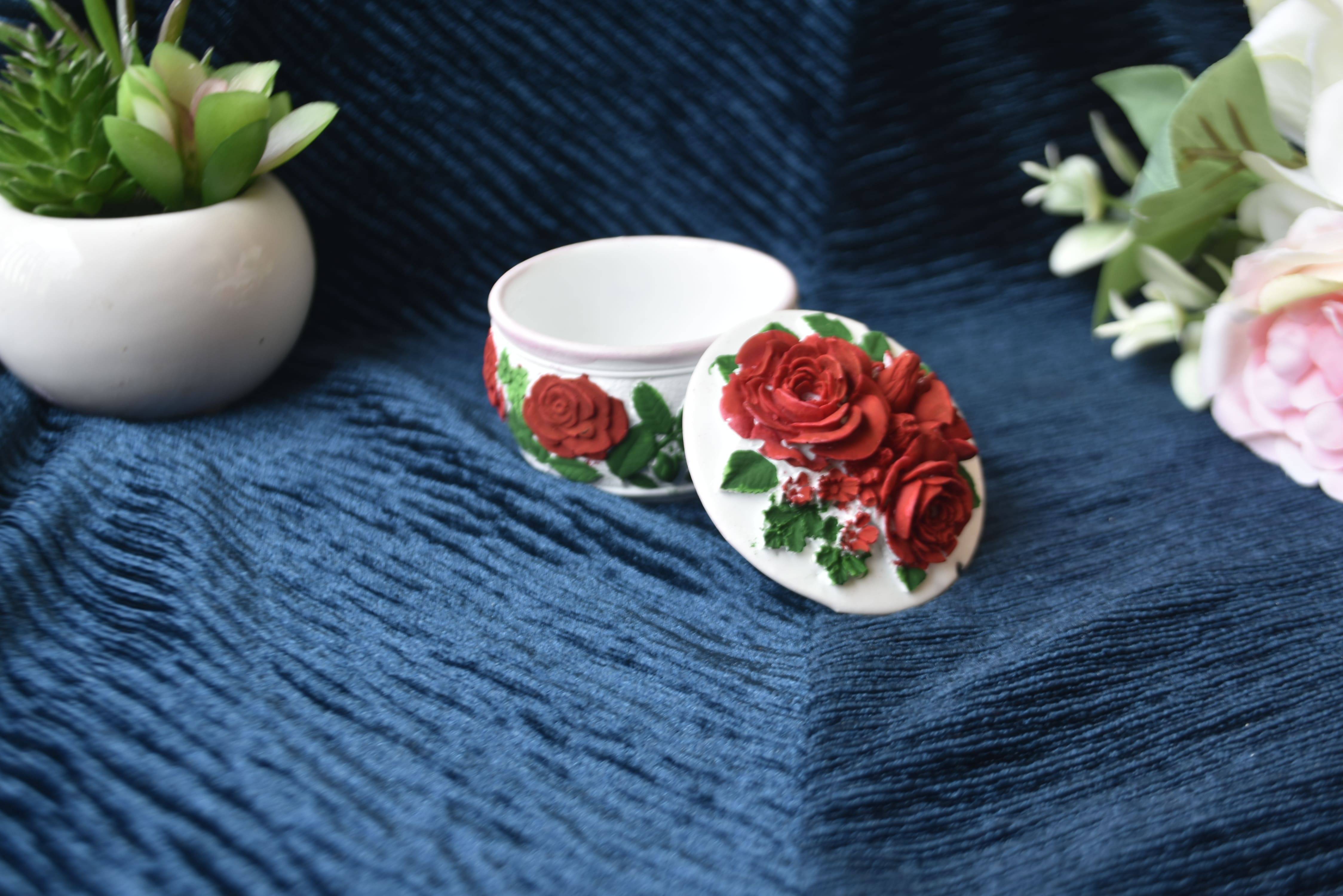 Rose Embedded Jar