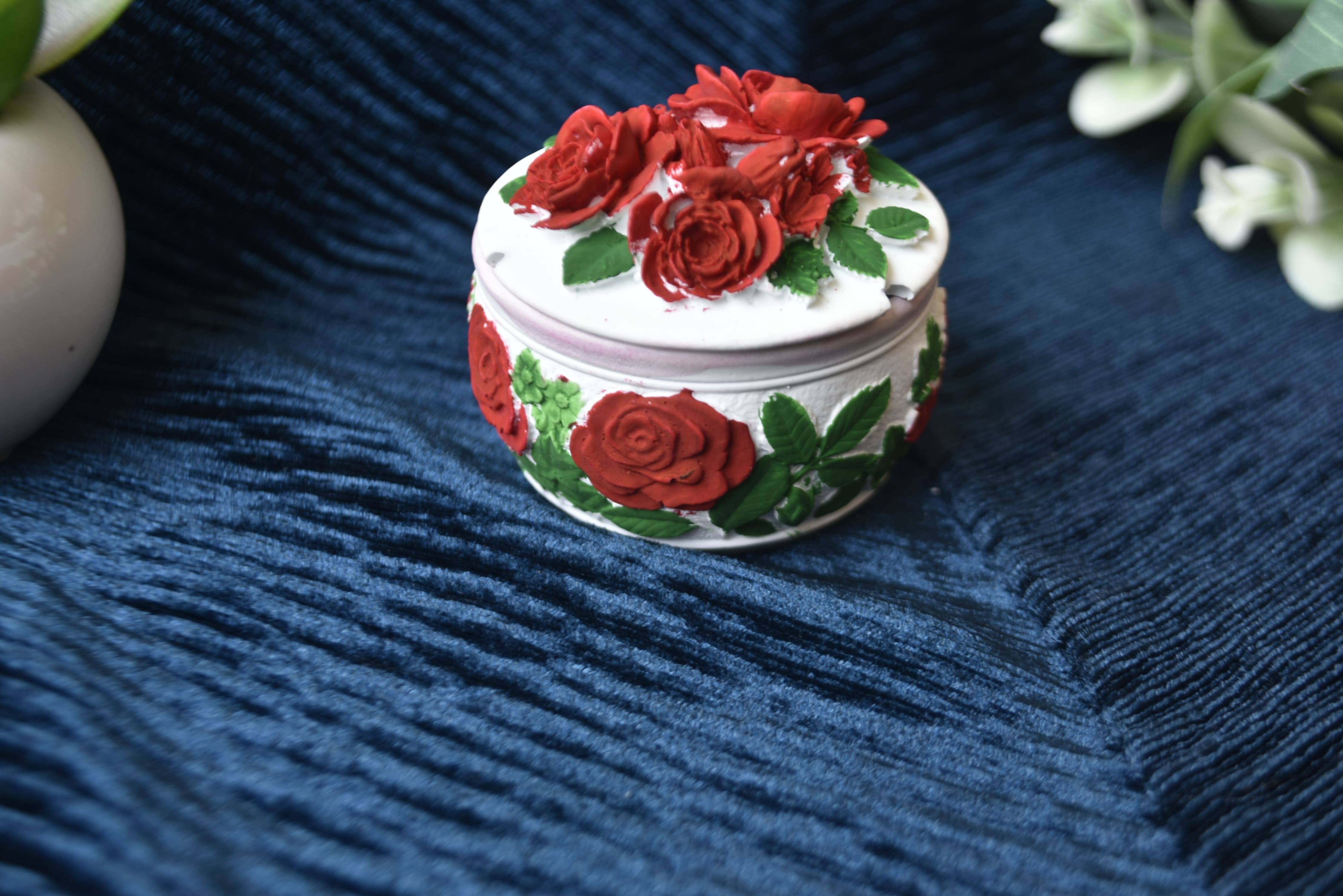 Rose Embedded Jar