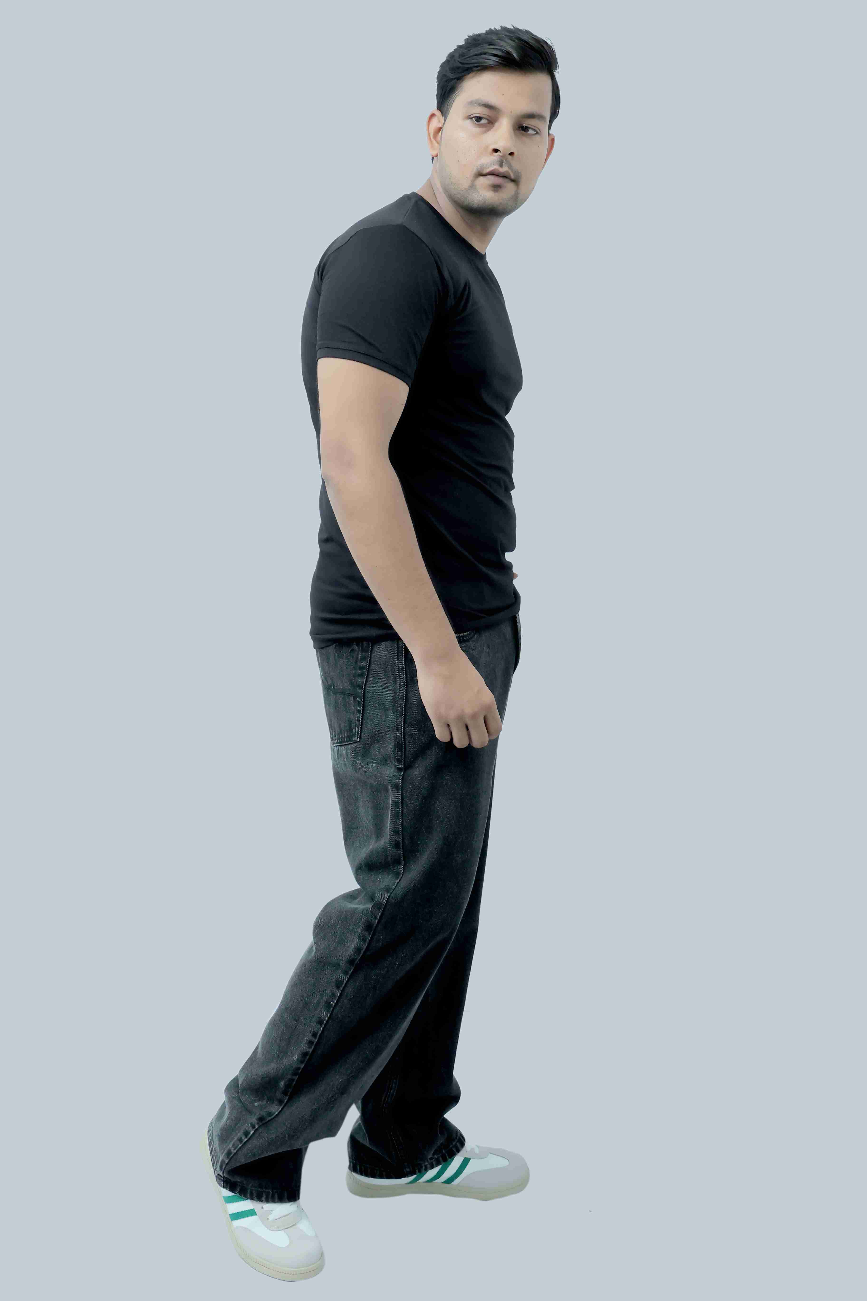 Men's Round Neck T-Shirt In Black Color