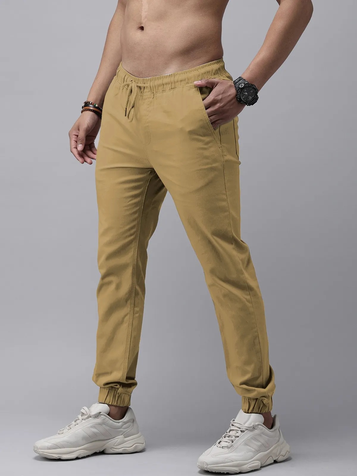 Uniexee Slim Fit Men Cream Trousers