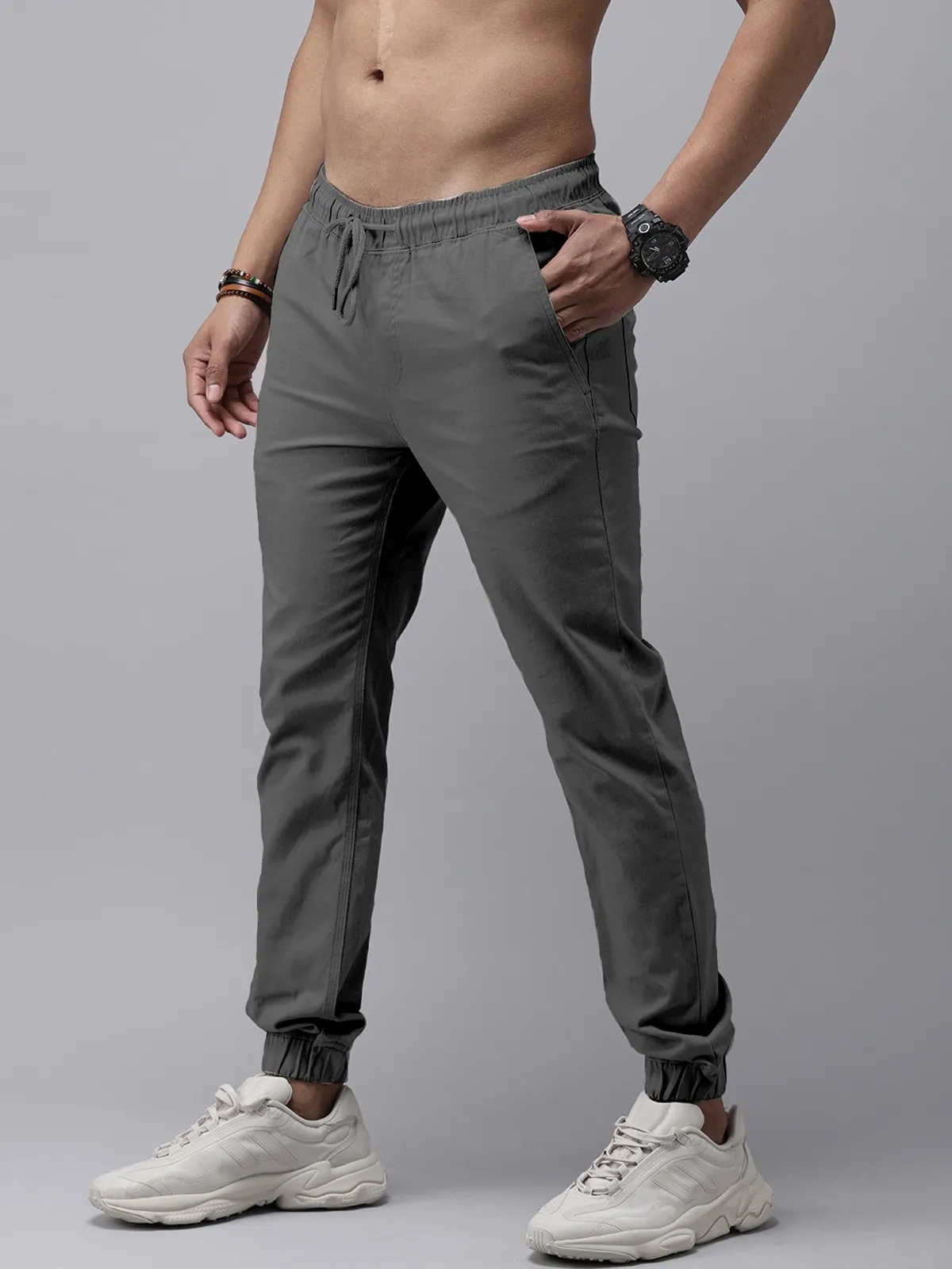 Uniexee Slim Fit Men Dark Grey Trousers