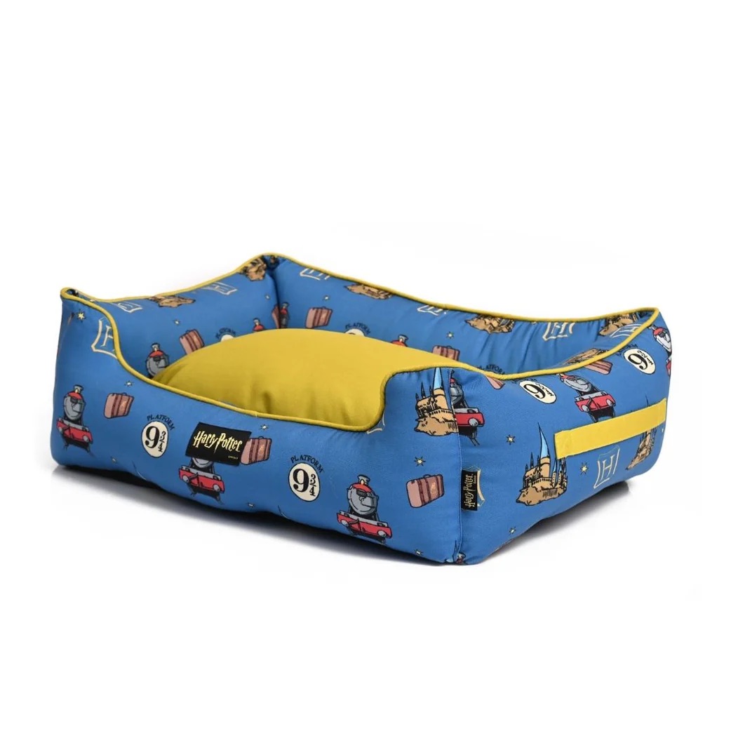 Harry Potter Lounger Bed - Welcome to Hogwarts Dog Bed