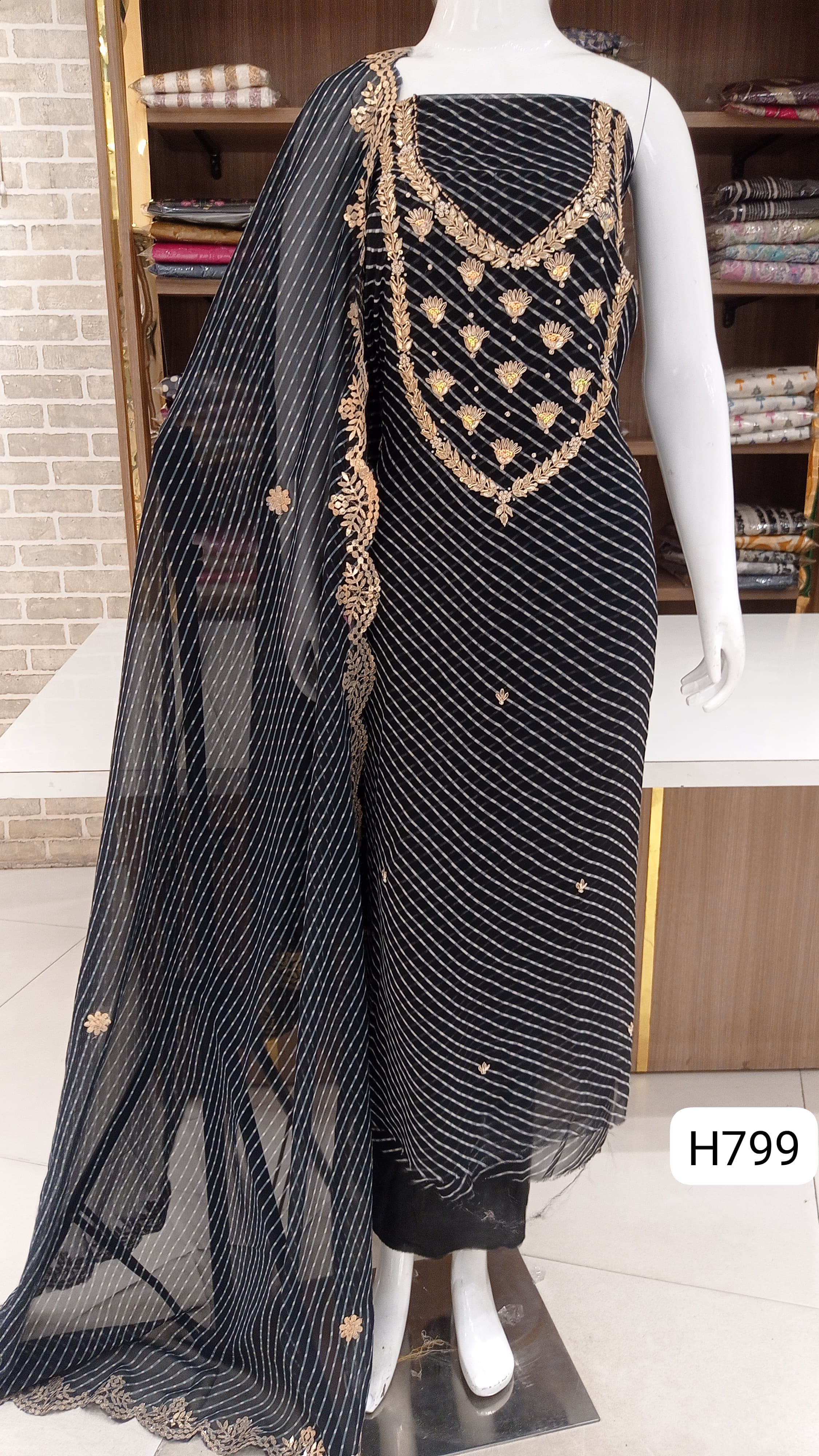 GEORGETE LEHRYIAN PRINT NECK WORK