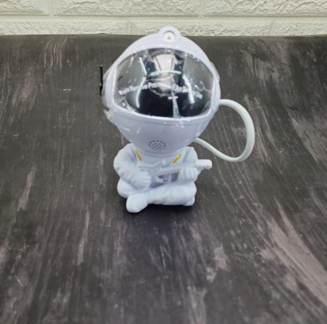 Astronaut nebula projector with speaker
