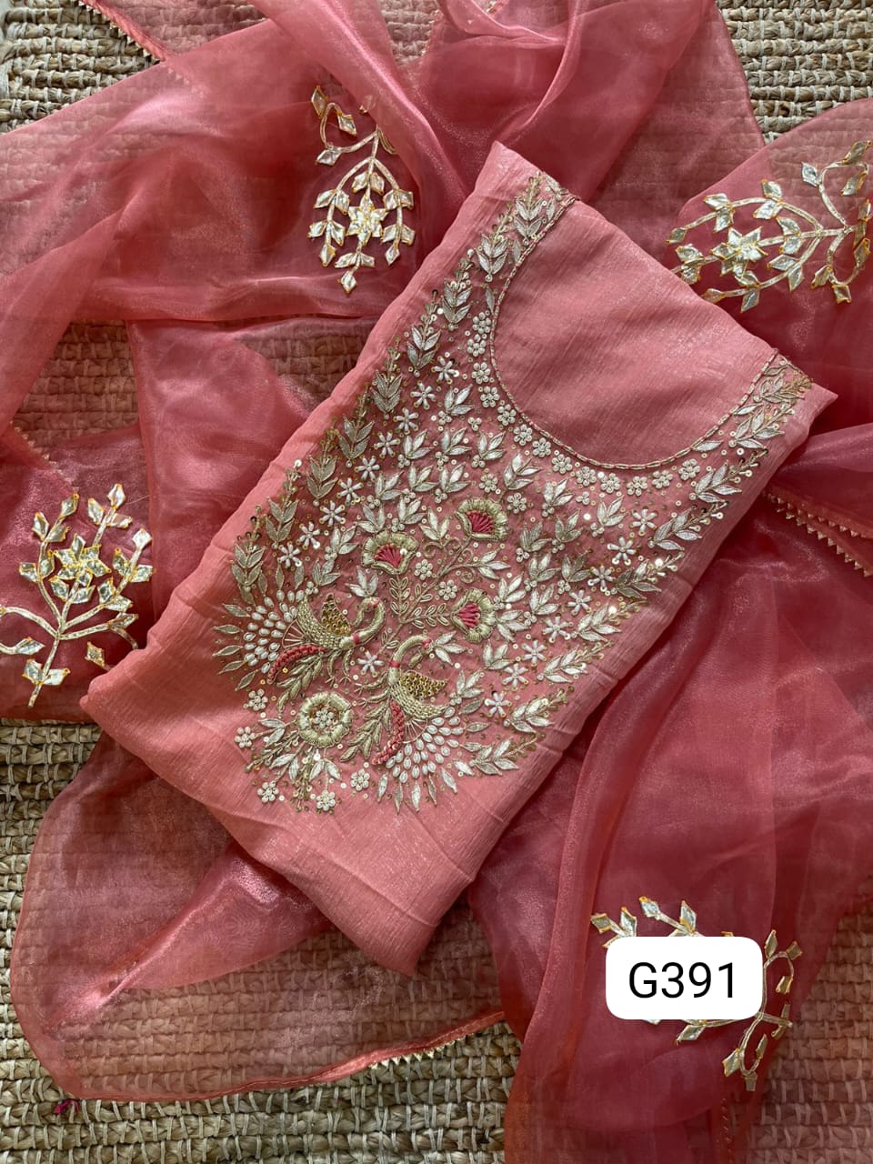 Crushed tissue silk