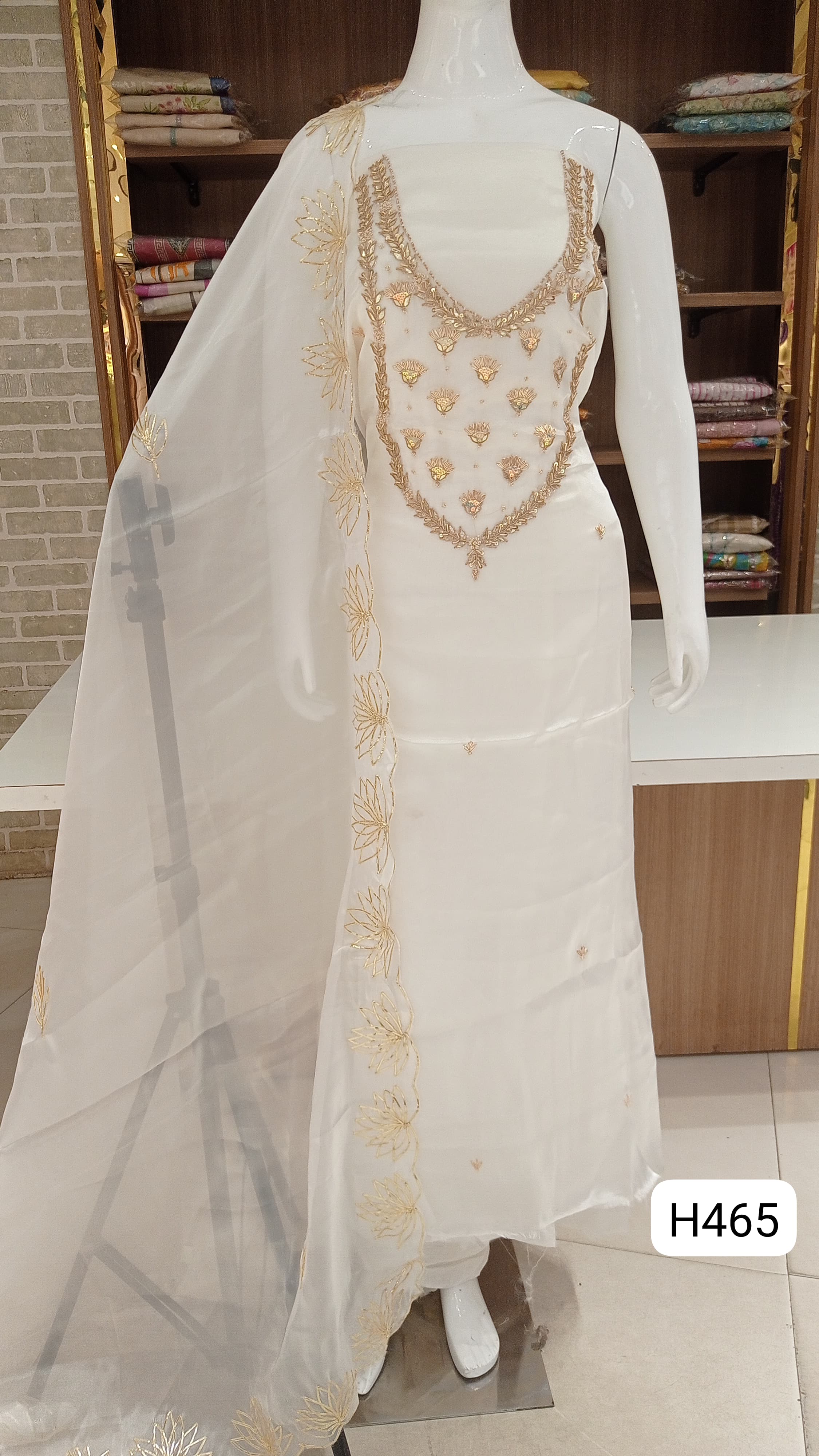 Important organza silk