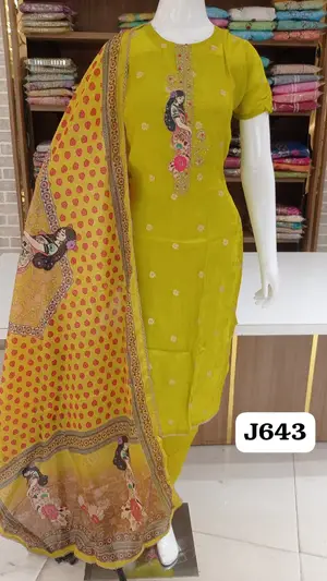 Soft shimmer silk bnarsi style with beautiful self weaving
