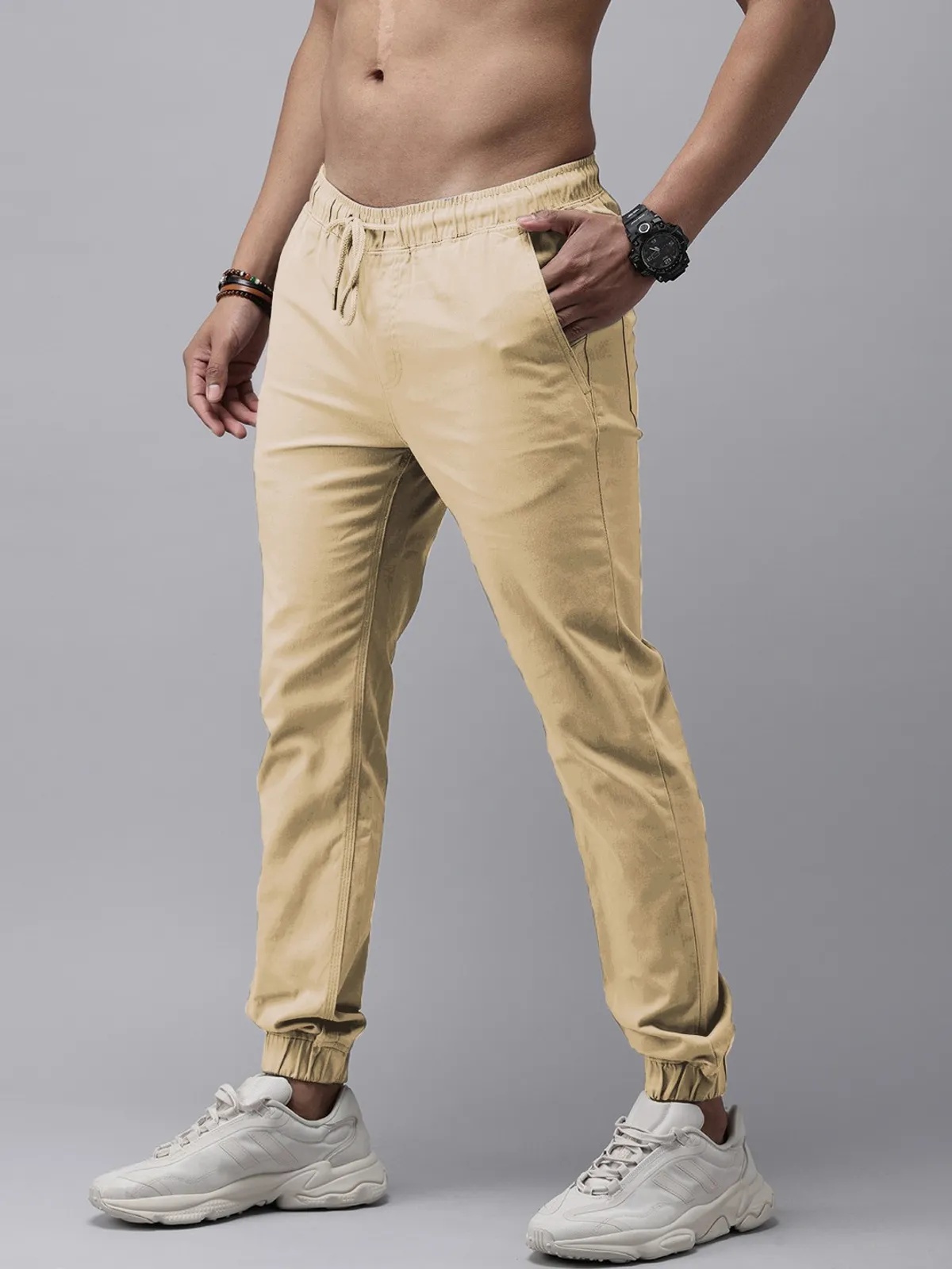 Uniexee Slim Fit Men Off White Trousers