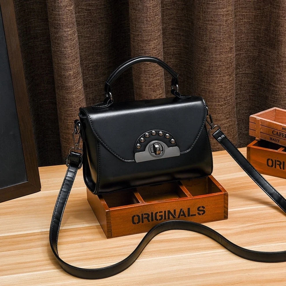 Howkly VINTAGE STITCHING RIVET DECORATIVE FLAP SADDLE BAG