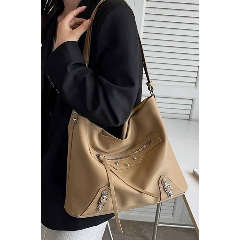 Howkly Rivet Tote Bag Underarm Bag