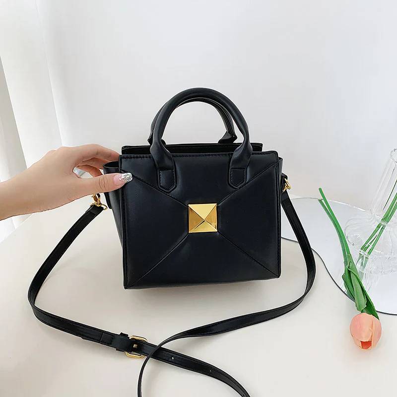 Howkly RIVET SHOULDER BAG