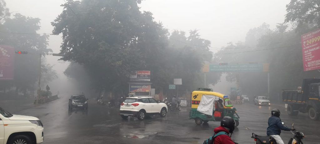 Dense fog & cold wave hits Meerut 4 117 2