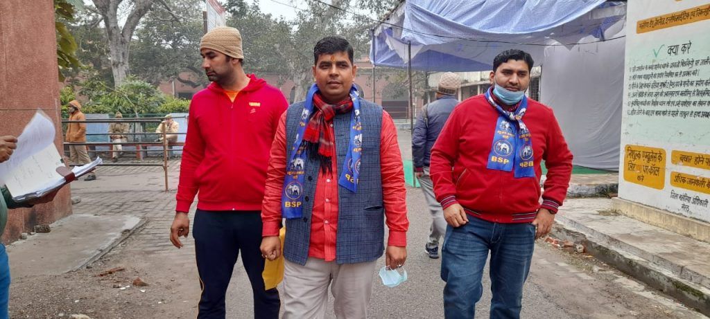 मेरठ कलेक्ट्रेट : 12 प्रत्याशियों ने नामकंन पत्र दाखिल किए 4 118 1