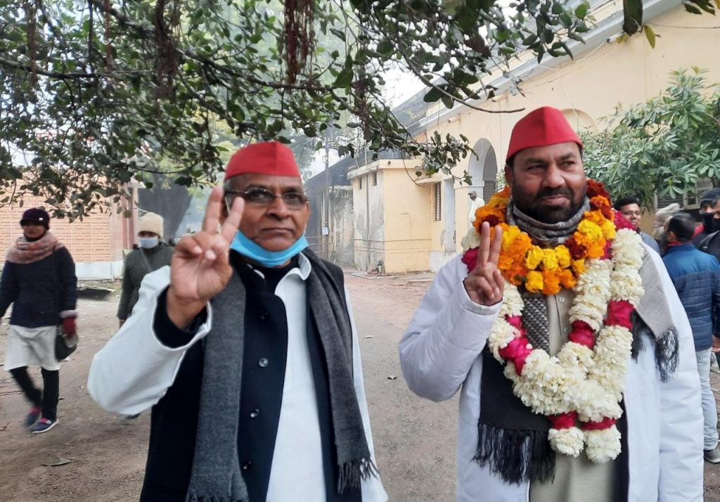 मेरठ कलेक्ट्रेट : पहले चरण के प्रत्याशियों के नामांकन करने में आखिरी दिन खूब हुए नामांकन 5 WhatsApp Image 2022 01 21 at 1.59.50 PM