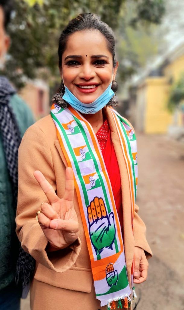 मेरठ कलेक्ट्रेट : पहले चरण के प्रत्याशियों के नामांकन करने में आखिरी दिन खूब हुए नामांकन 9 WhatsApp Image 2022 01 21 at 2.11.43 PM 1