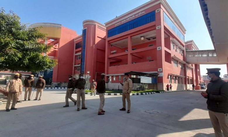 मेरठ मेडिकल कॉलेज आएंगे मुख्यमंत्री योगी आदित्यनाथ, किसी भी एंबुलेंस या मरीज को ना रोका जाए - एसपी सिटी 1 WhatsApp Image 2022 01 28 at 11.19.57 AM
