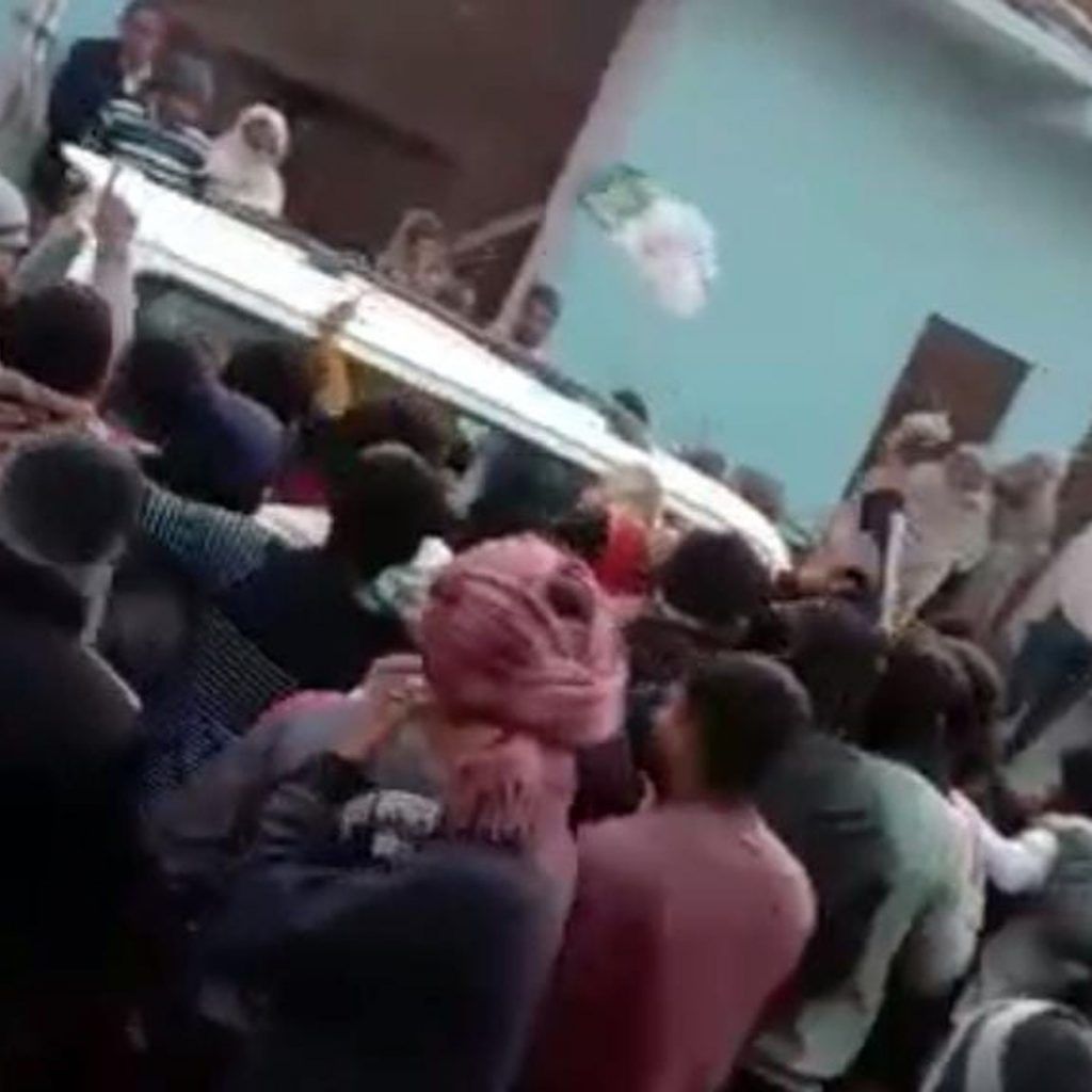 BJP candidate's convoy was pelted with stones in Chhur village of Meerut, glass of five vehicles broken, video viral 2 whatsapp image 2022 01 24 at 74226 pm 1643033714