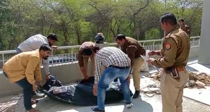 संदिग्ध हालात में पांचवीं मंजिल से गिरकर रिटायर्ड इंस्पेक्टर के बेटे की मौत! 3 113 25