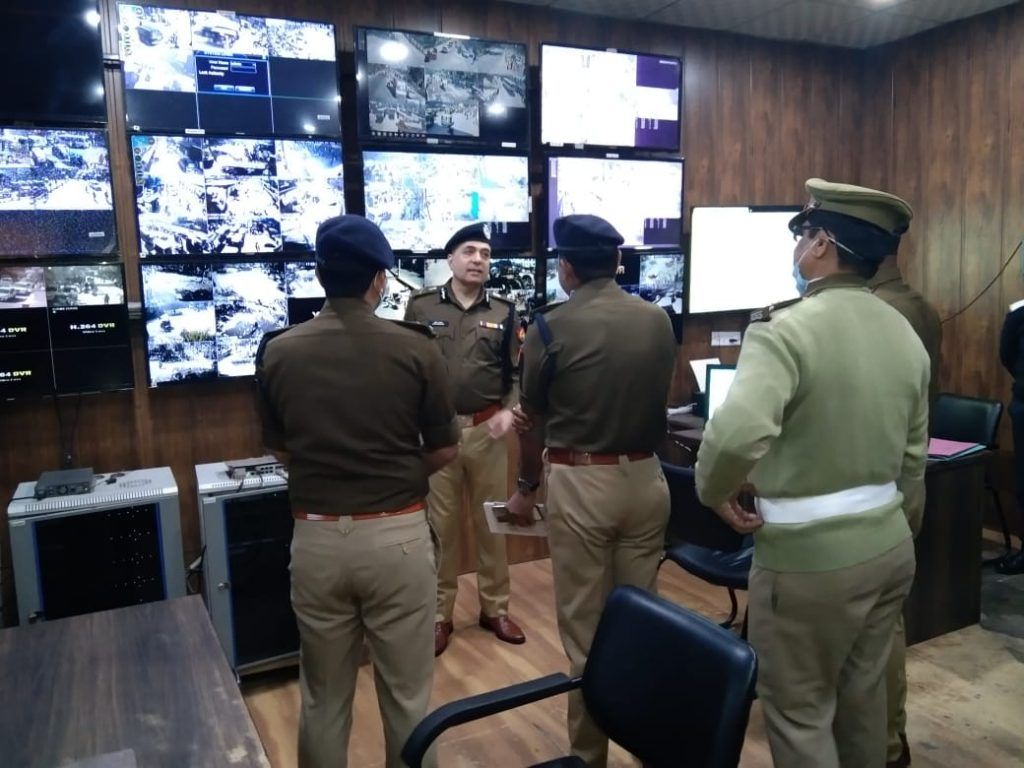ADG Traffic Jyoti Narayan inspected the traffic control room 4 114 11