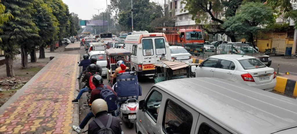 जेल चुंगी से लेकर कमिश्नर ई क्रासिंग तक लगा लंबा जाम.. 3 114 7