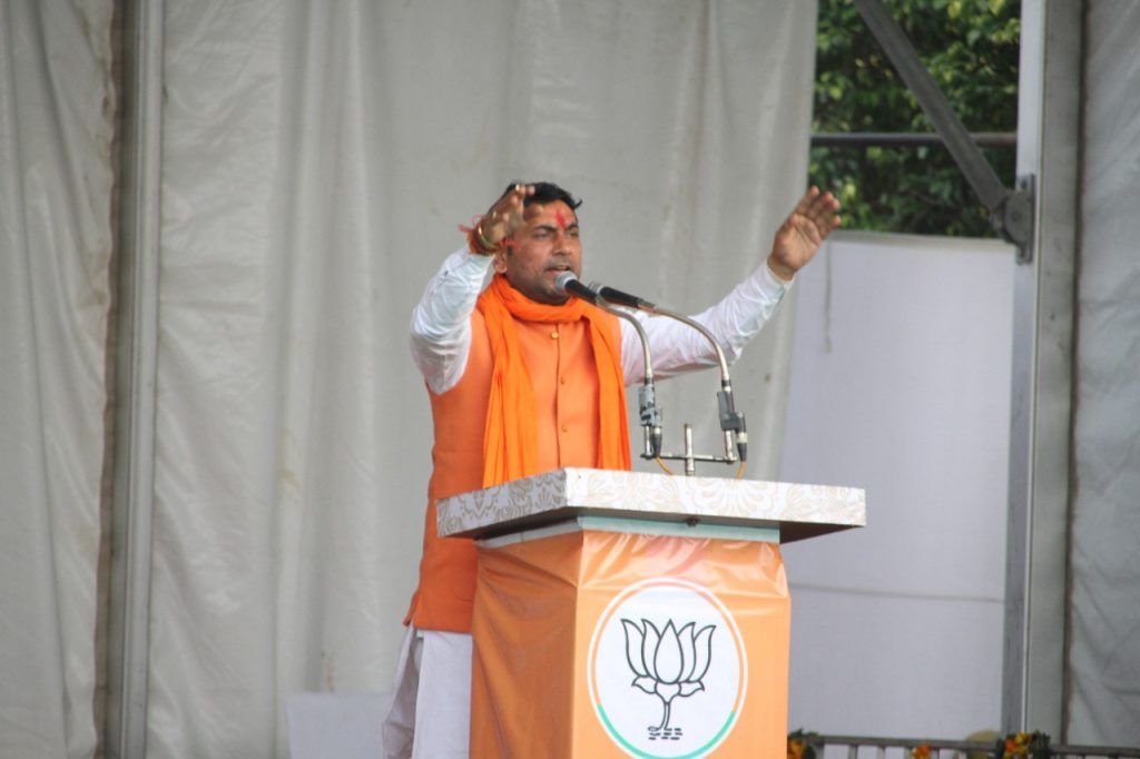 मेरठ में दक्षिण विधानसभा क्षेत्र के प्रत्याशी सोमेंद्र तोमर के लिए वोट की अपील करने पहुंचे मुख्यमंत्री योगी आदित्यनाथ 6 A1