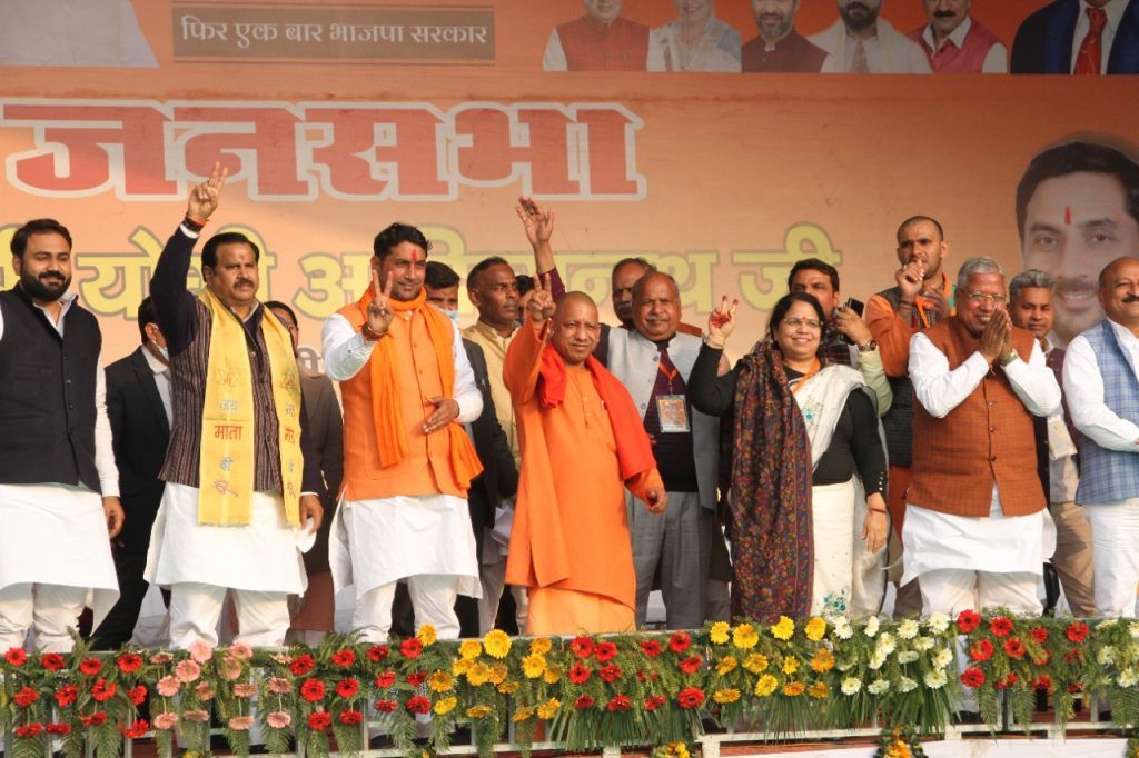 मेरठ में दक्षिण विधानसभा क्षेत्र के प्रत्याशी सोमेंद्र तोमर के लिए वोट की अपील करने पहुंचे मुख्यमंत्री योगी आदित्यनाथ 5 AAA 5