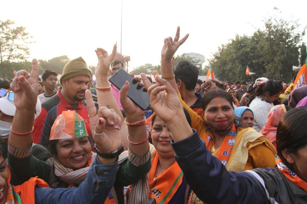 मेरठ में दक्षिण विधानसभा क्षेत्र के प्रत्याशी सोमेंद्र तोमर के लिए वोट की अपील करने पहुंचे मुख्यमंत्री योगी आदित्यनाथ 10 WhatsApp Image 2022 02 07 at 7.00.30 PM